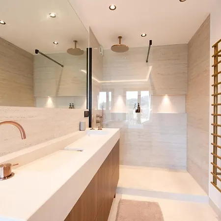 Appartamento Beautiful Modern 2 Bedroom With Parking