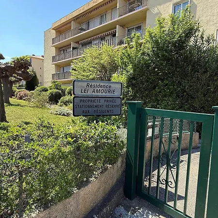 Beautiful Modern 2 Bedroom With Parking *